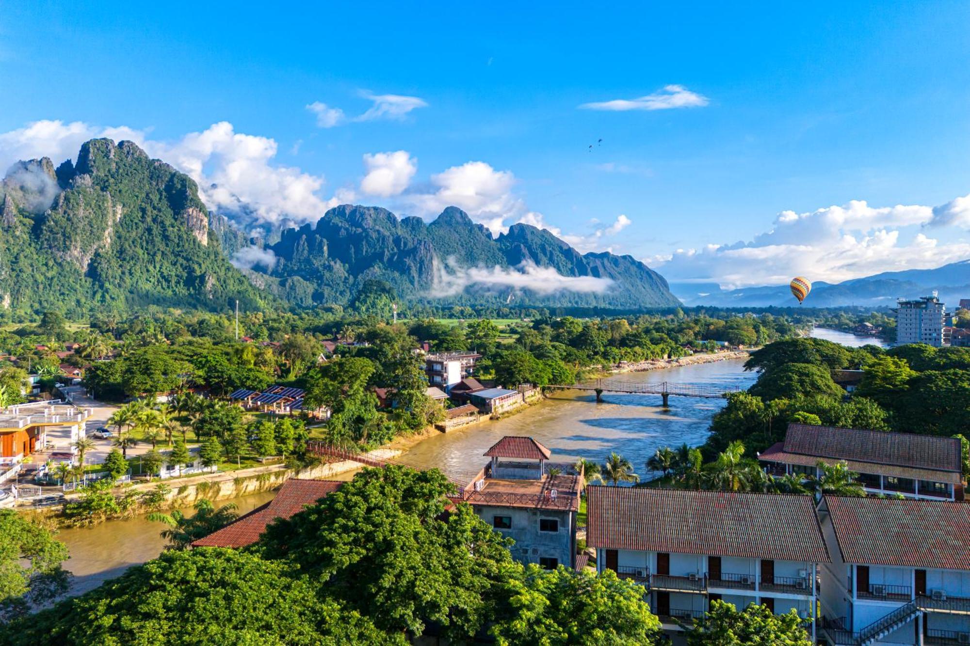 Lisha The Grand Riverside Hotel Vang Vieng Exterior photo