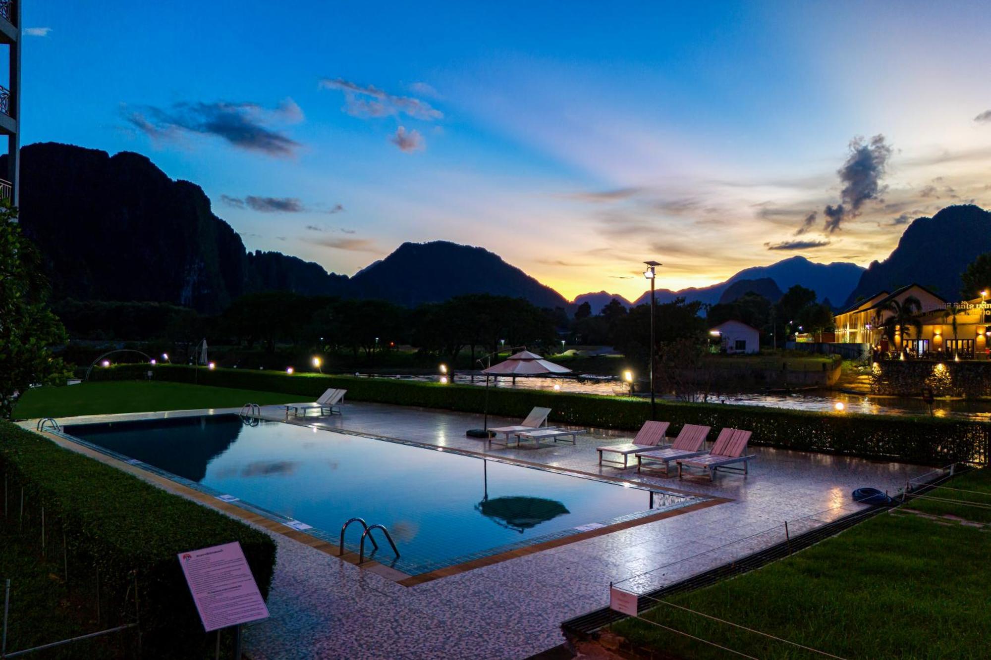 Lisha The Grand Riverside Hotel Vang Vieng Exterior photo