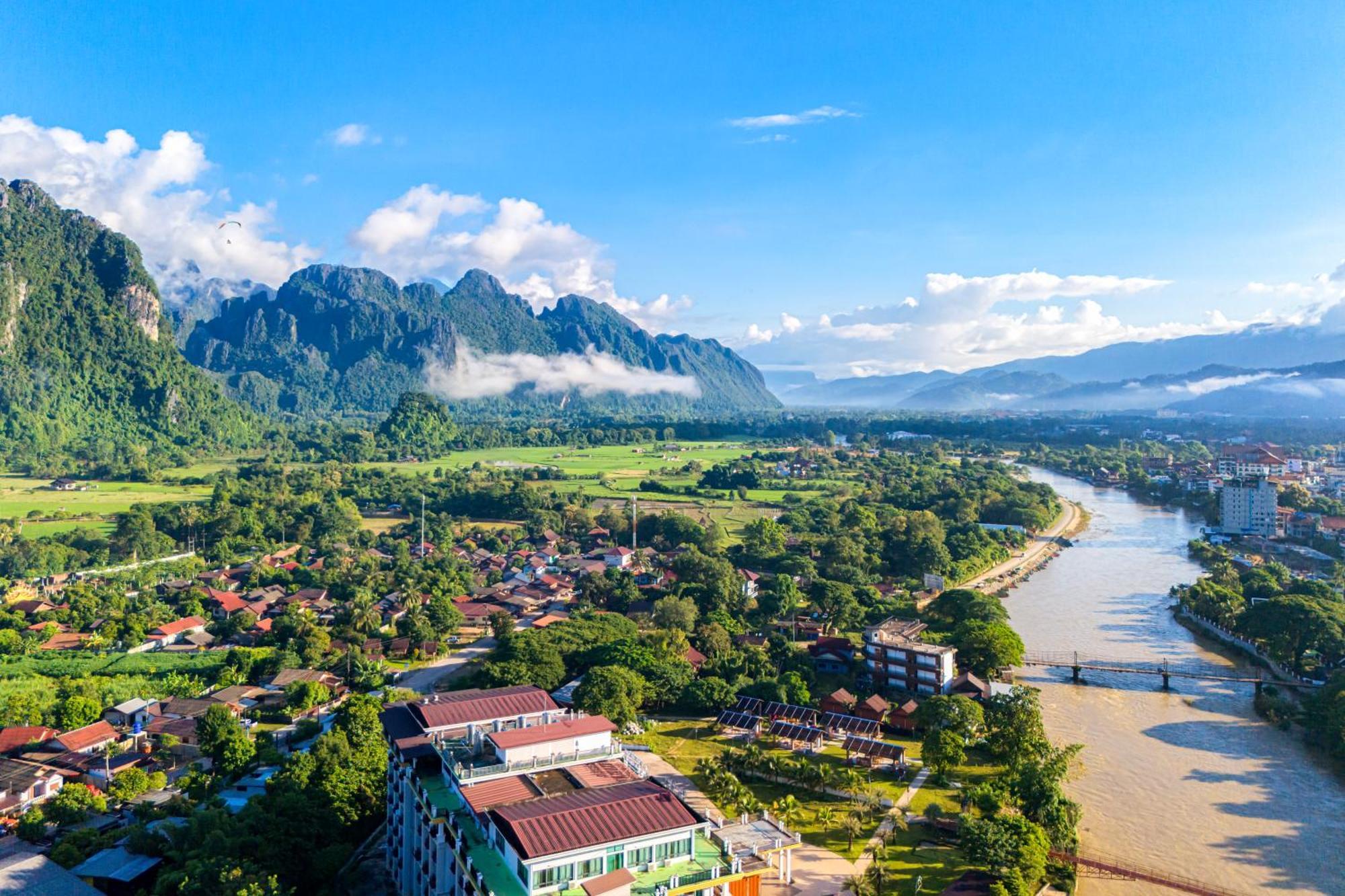 Lisha The Grand Riverside Hotel Vang Vieng Exterior photo