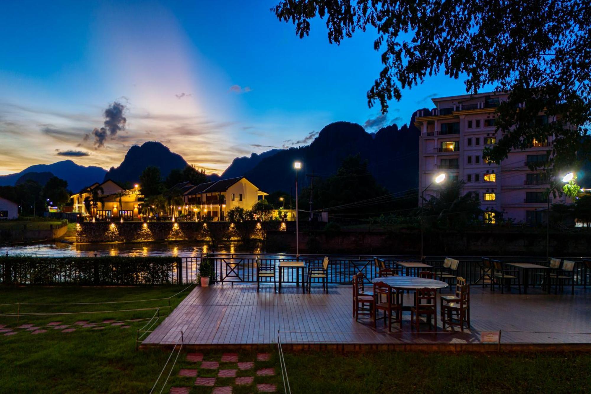 Lisha The Grand Riverside Hotel Vang Vieng Exterior photo