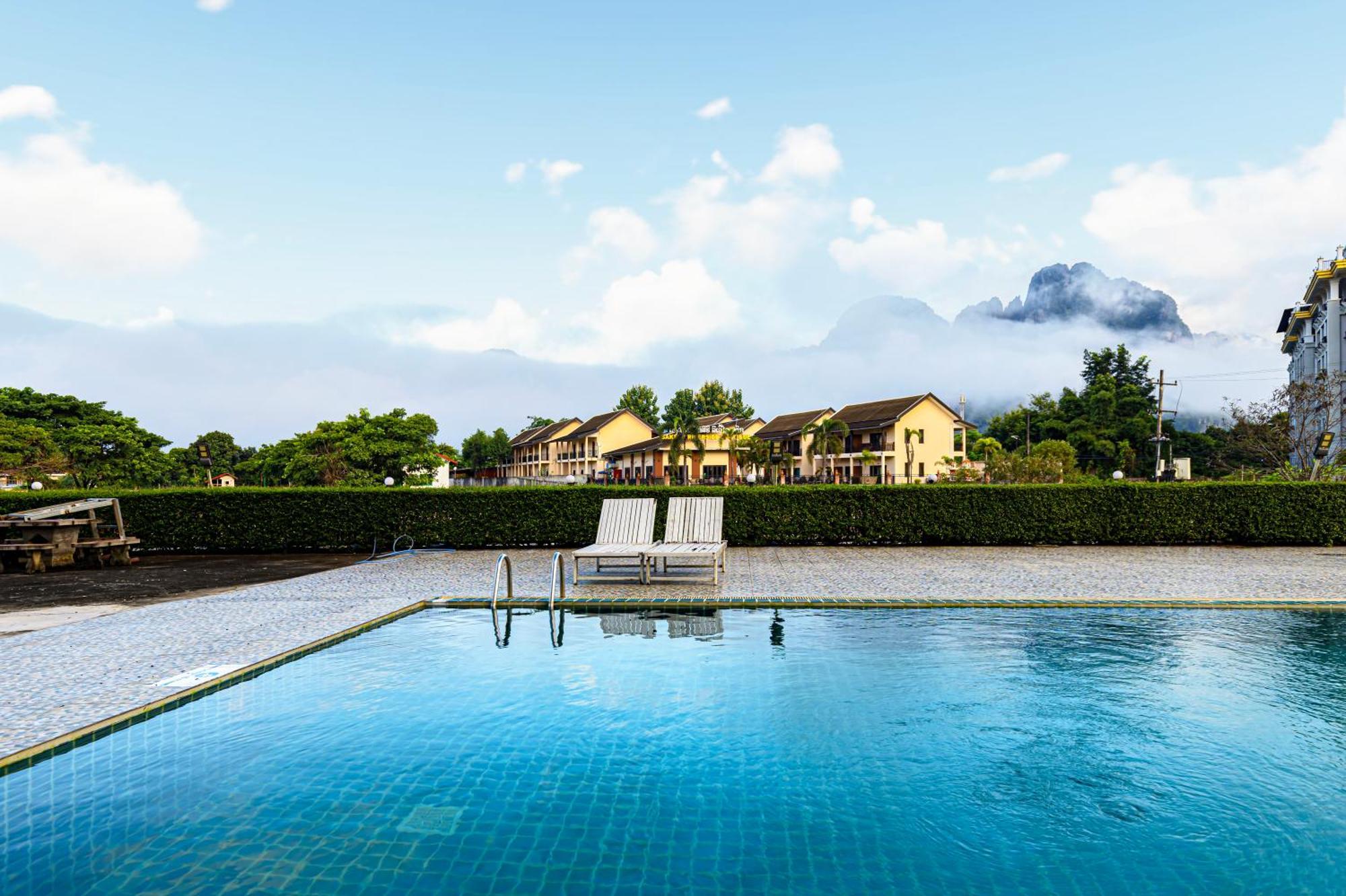 Lisha The Grand Riverside Hotel Vang Vieng Exterior photo