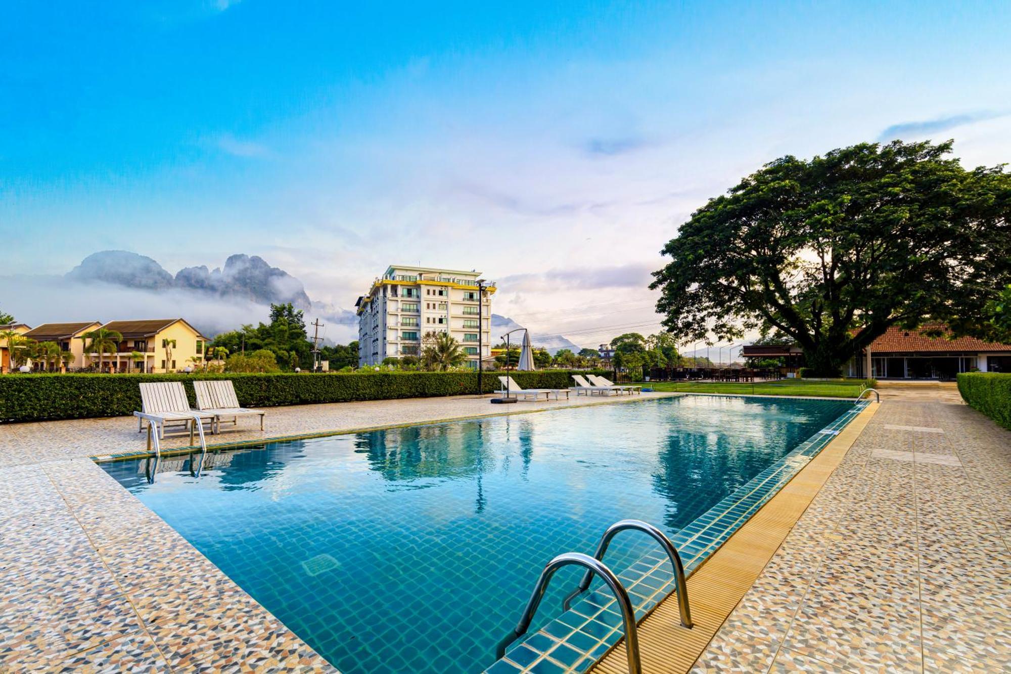 Lisha The Grand Riverside Hotel Vang Vieng Exterior photo