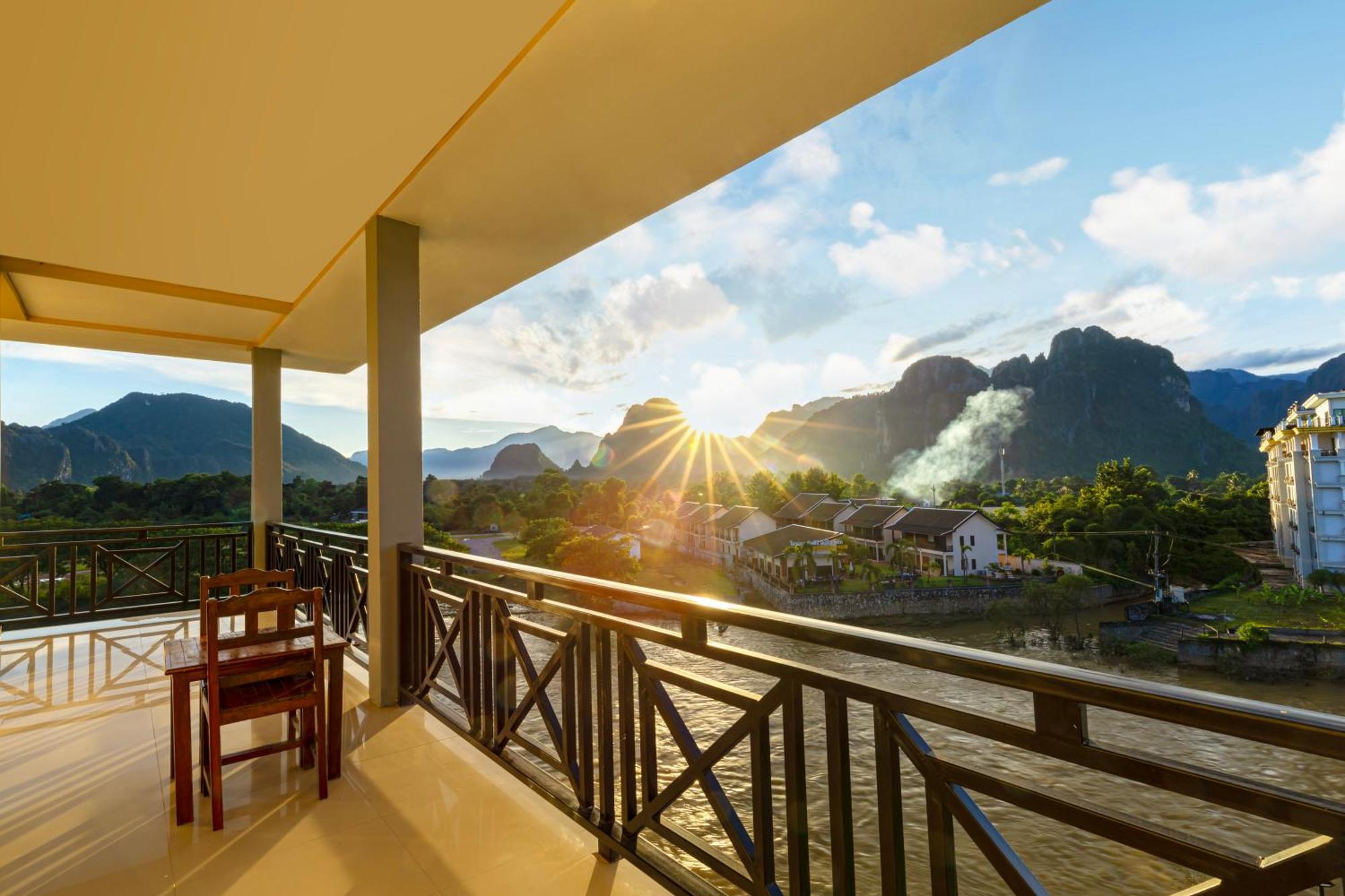 Lisha The Grand Riverside Hotel Vang Vieng Exterior photo