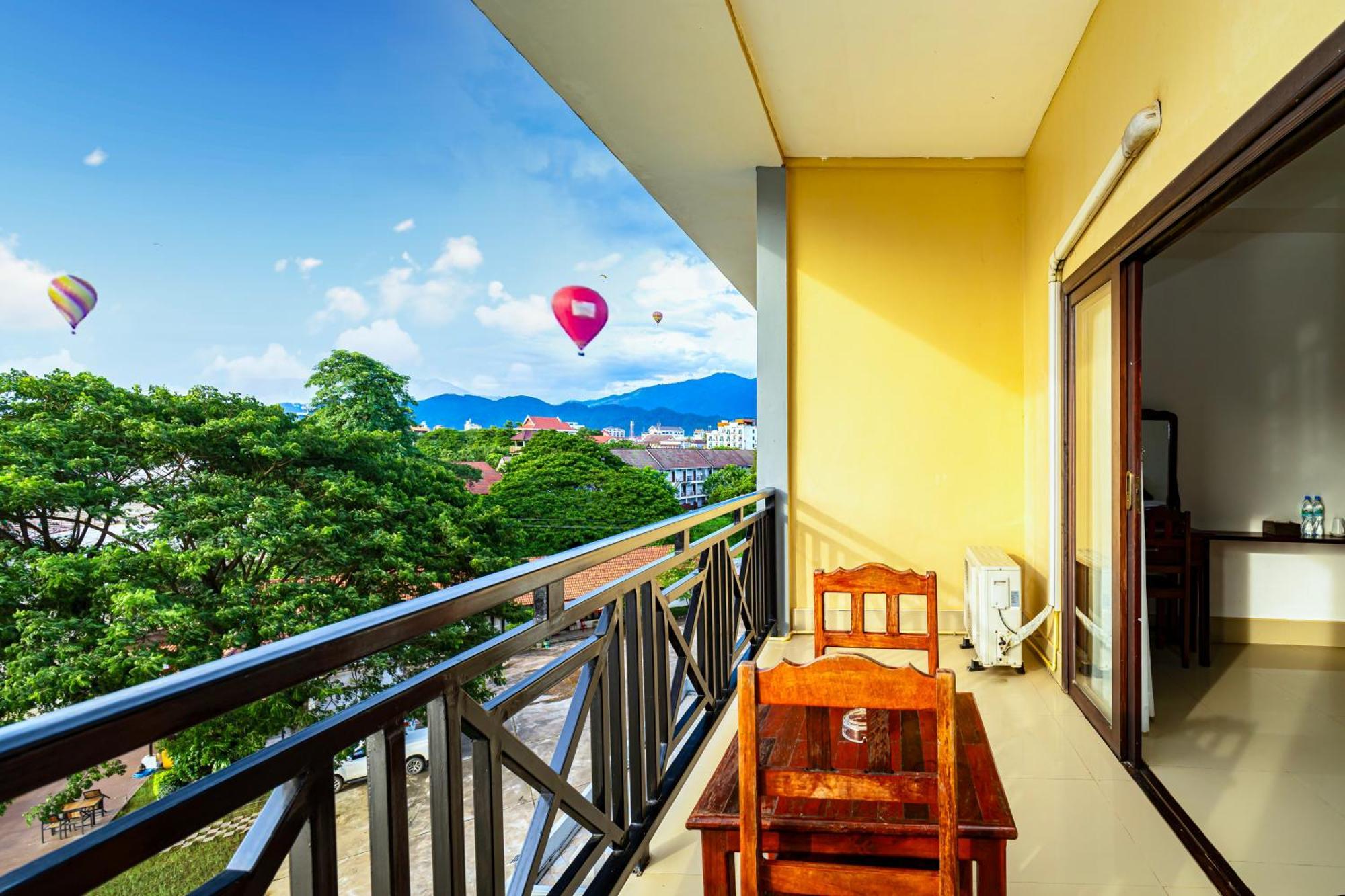 Lisha The Grand Riverside Hotel Vang Vieng Exterior photo