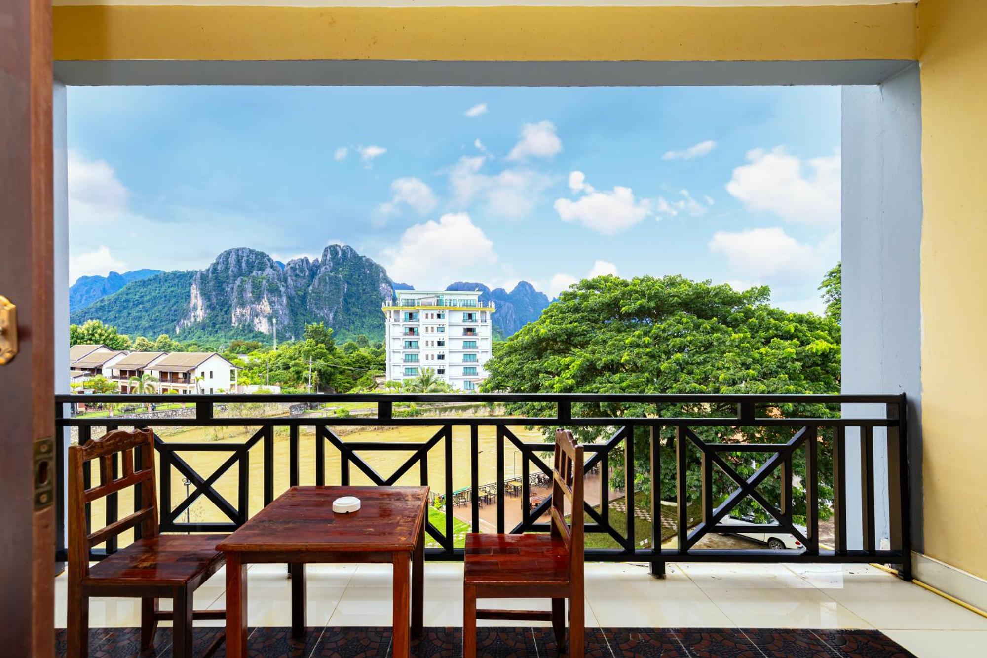 Lisha The Grand Riverside Hotel Vang Vieng Exterior photo